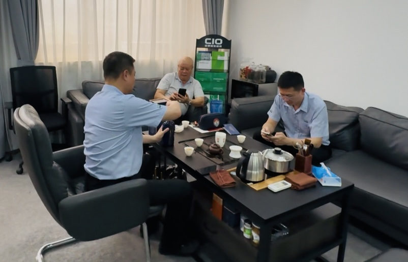 欢迎汕头市黄姥爷酒业黄总一行到访交流