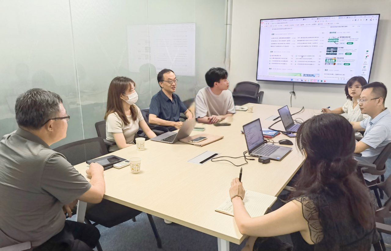 欢迎国新健康保障服务集团股份有限公司 何总一行到访交流