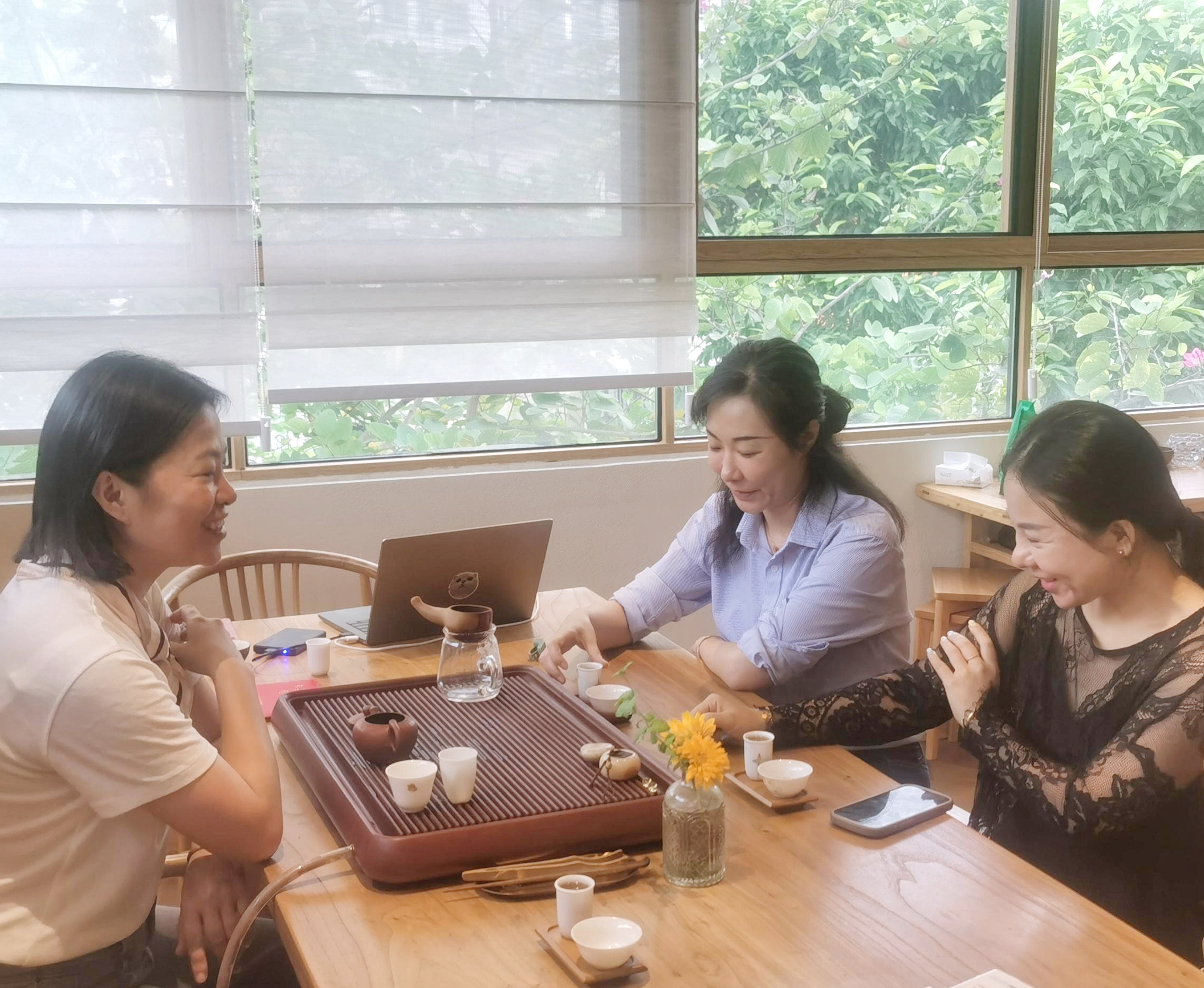 走进“轻说”艾灸国潮美养，探秘中医康养新势力