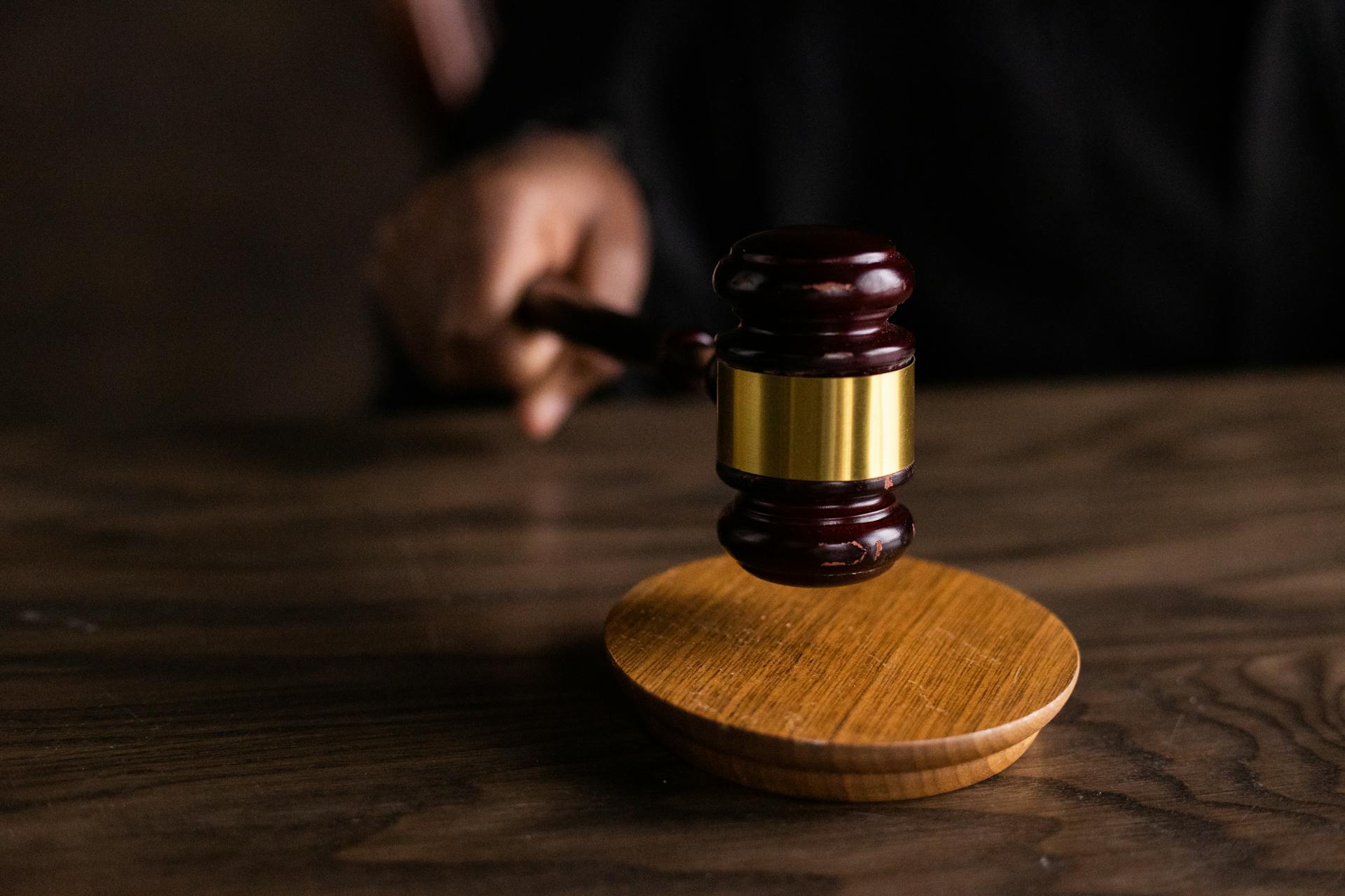年薪296万总裁遭立案留置--药企业高管个人刑事风险今年凸显