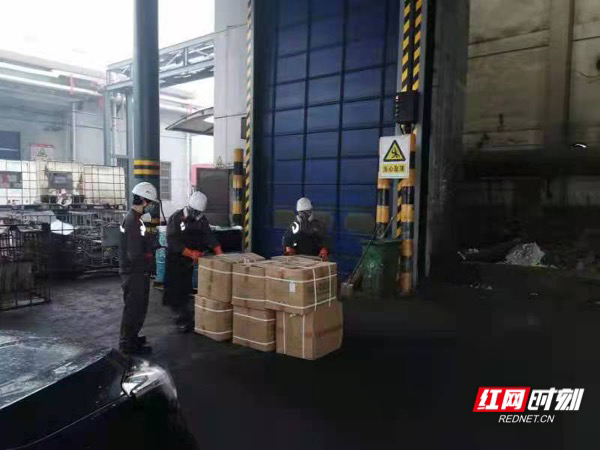 湖南集中销毁20余吨不合格药品 保持高压态势 严惩医药领域违法行为 湖南集中销毁20余吨不合格药品 保持高压态势 严惩医药领域违法行为