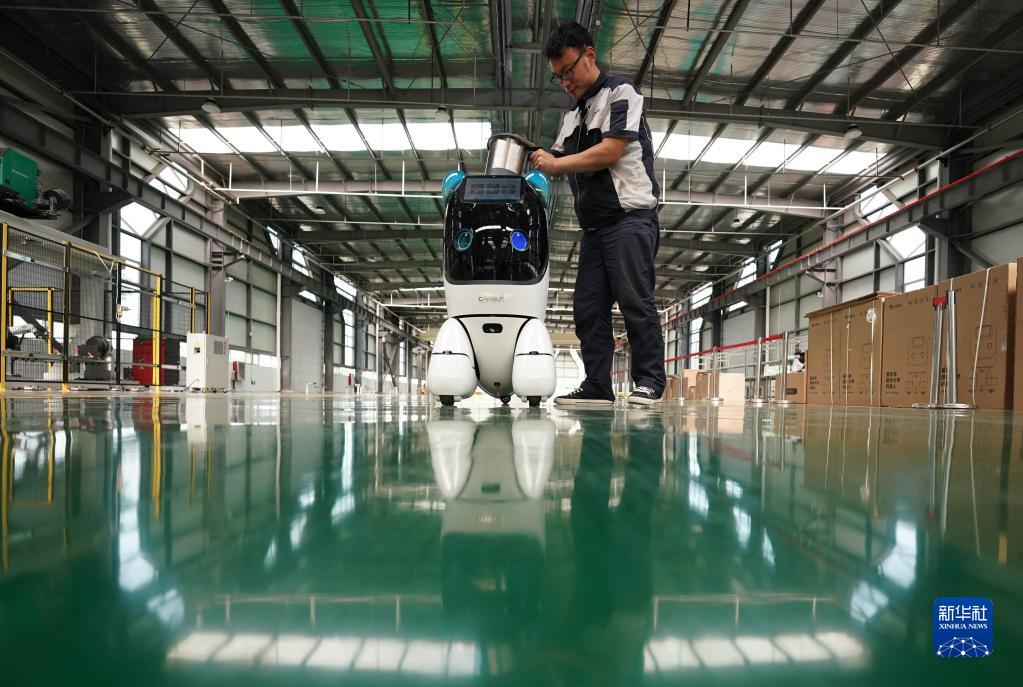 攻坚克难 砥砺奋进——从政府工作报告看2022年中国发展新走向