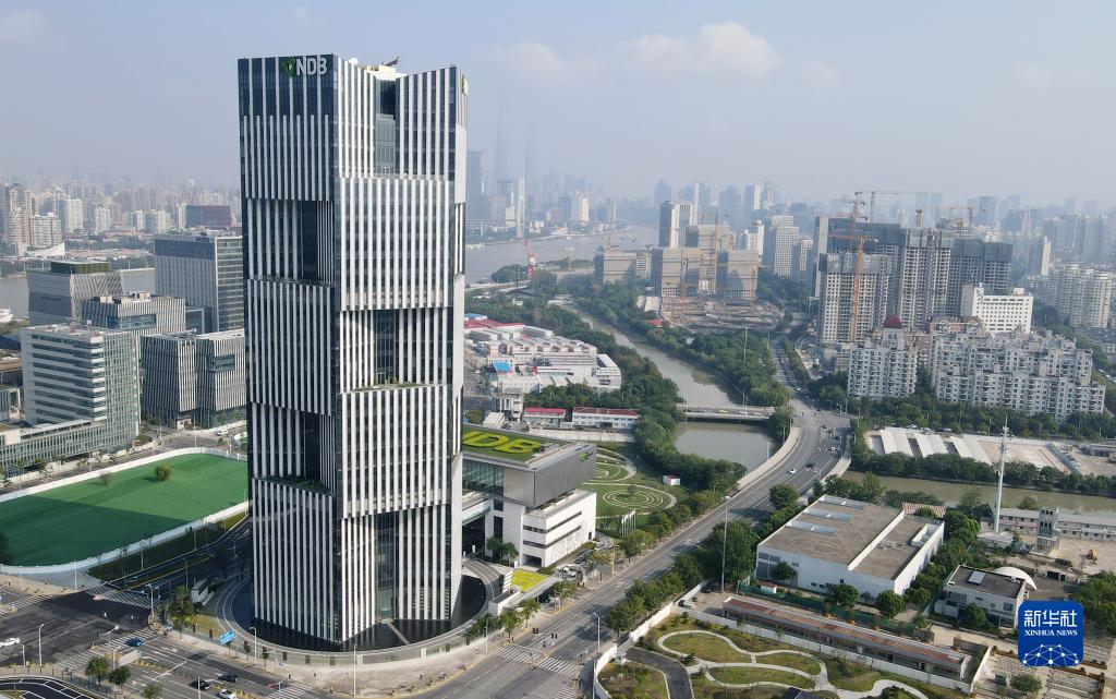 在爬坡过坎中推动高质量发展——从全国两会看“稳字当头、稳中求进” 在爬坡过坎中推动高质量发展——从全国两会看“稳字当头、稳中求进”
