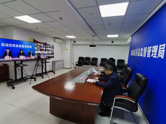 自治区药监局开展化妆品生产经营企业从业人员培训