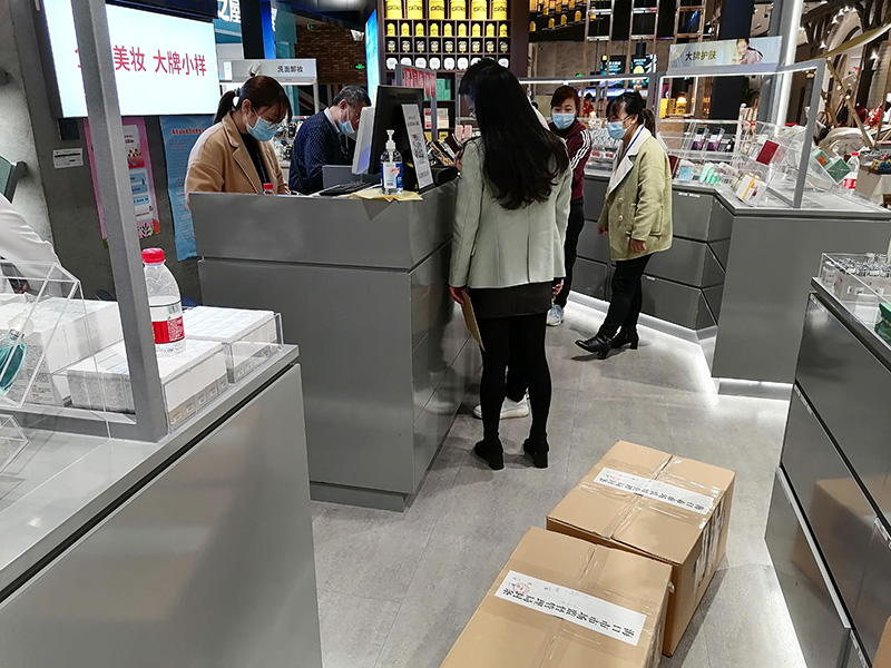 对涉嫌违法销售进口化妆品“小样”某化妆品经营者进行查处
