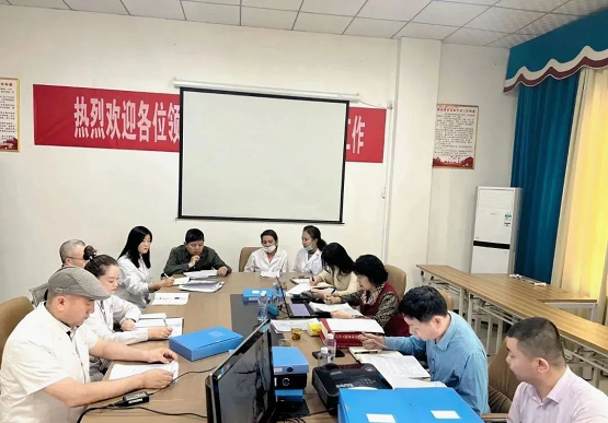 新疆维吾尔自治区药监局对和田地区“两品一械”风险排查工作进行检查培训