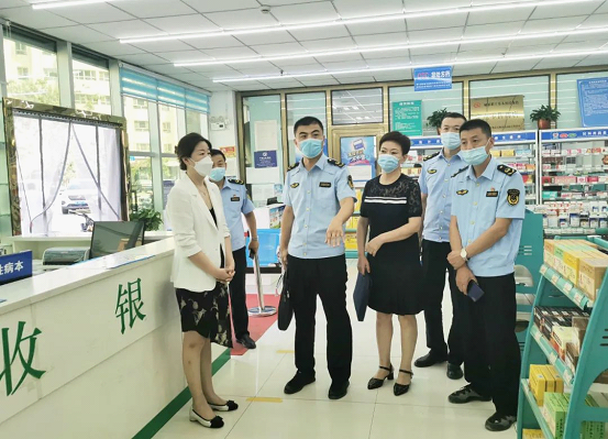 新疆维吾尔自治区药监局对博州“两品一械”监管工作进行监督检查图2 新疆维吾尔自治区药监局对博州“两品一械”监管工作进行监督检查图2