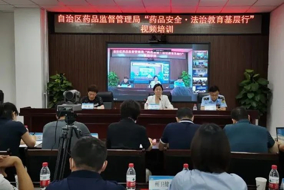 新疆维吾尔自治区药监局对博州“两品一械”监管工作进行监督检查图3 新疆维吾尔自治区药监局对博州“两品一械”监管工作进行监督检查图3