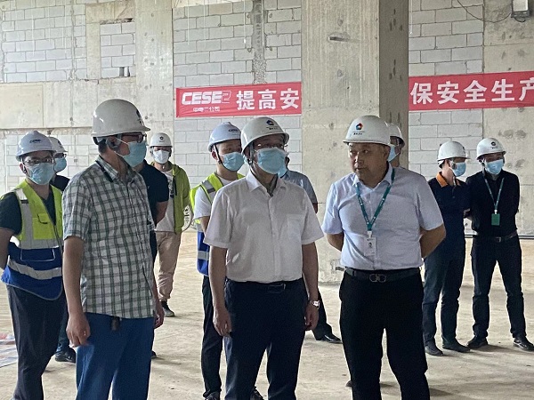 张志刚率专班深入云南省滇中新区药品企业建设工地生产车间一线助企纾困