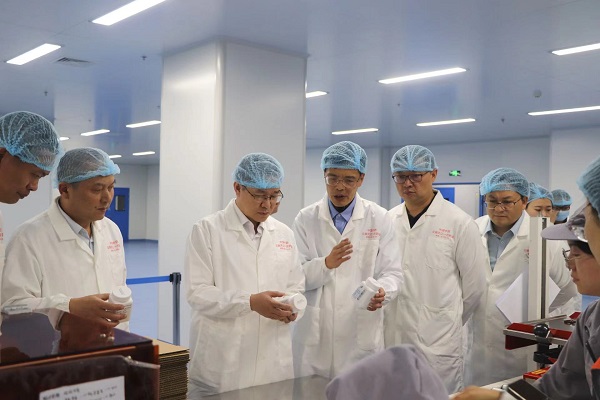 张志刚率专班深入云南省滇中新区药品企业建设工地生产车间一线助企纾困
