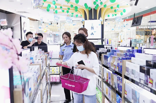 新疆维吾尔自治区药监局开展化妆品安全知识科普公益直播宣传活动