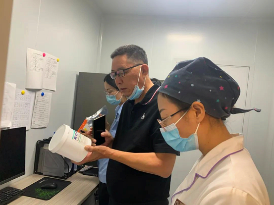 新疆维吾尔自治区药监局检查组对伊犁州深入开展药品安全专项整治工作进行督导检查