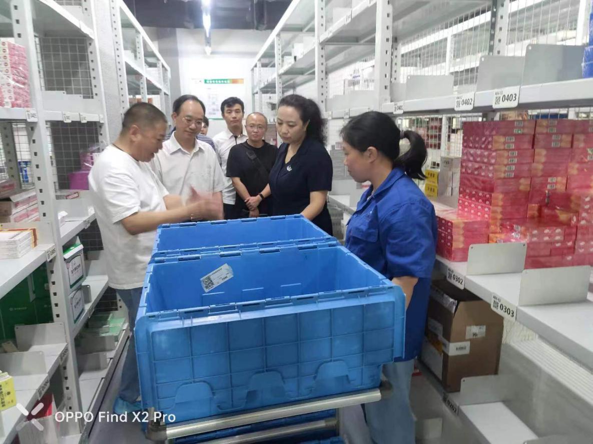 黔西南丨黔西南州市场监管局局长李锦洪到药品医疗器械批发企业开展调研