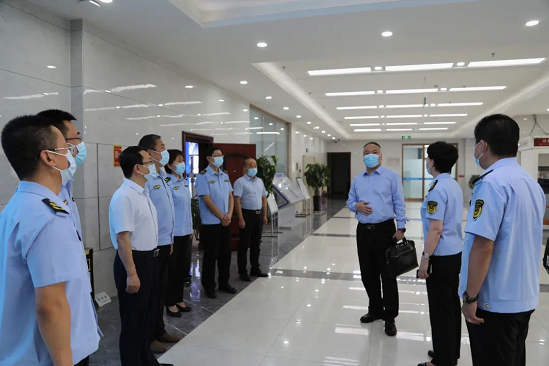 新疆维吾尔自治区市场监管局党组书记许小宁带队调研疫情防控用药械供应和质量安全 新疆维吾尔自治区市场监管局党组书记许小宁带队调研疫情防控用药械供应和质量安全