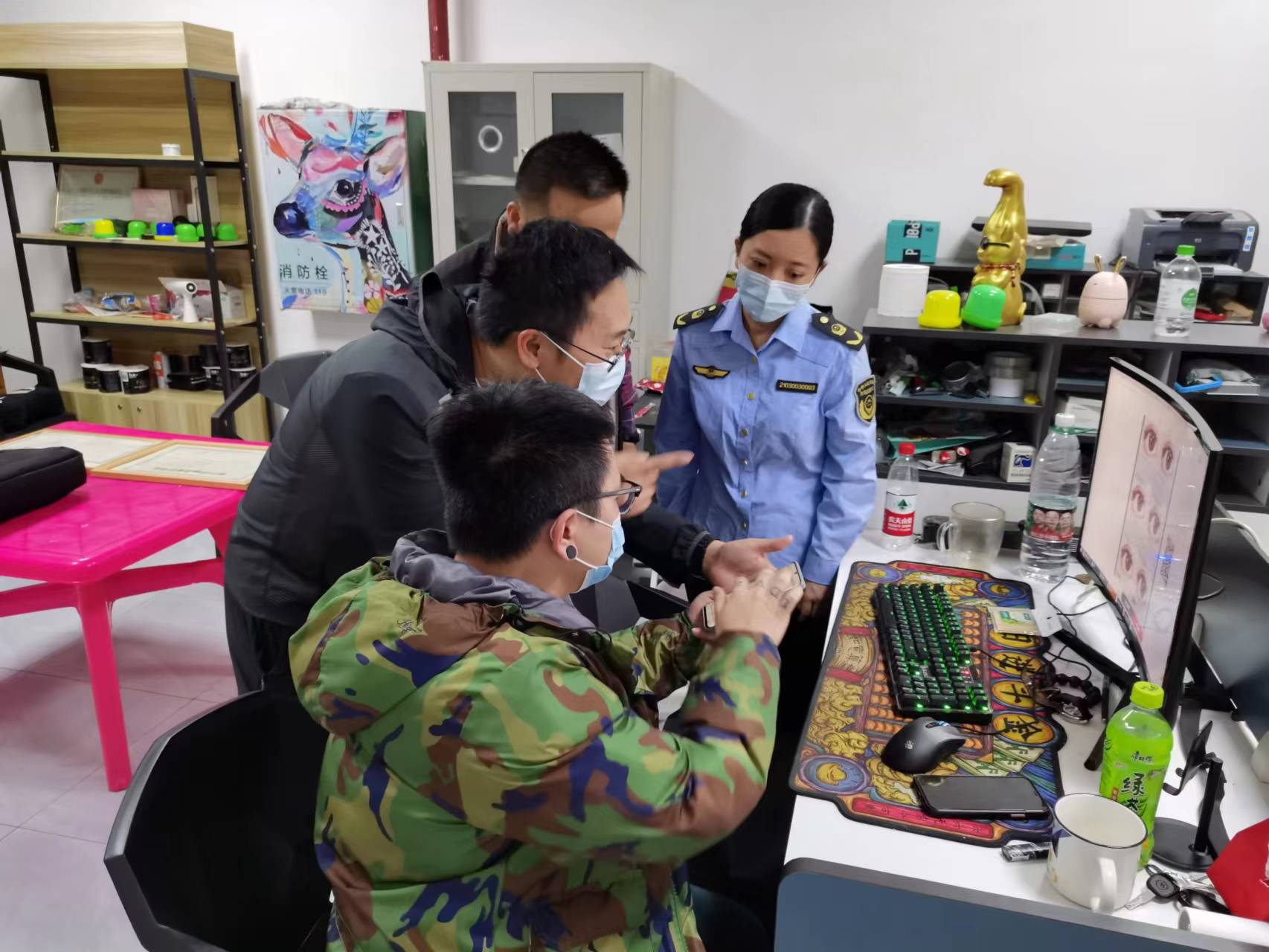 海南省药监局深入基层指导装饰性彩色隐形眼镜专项整治案件查处工作