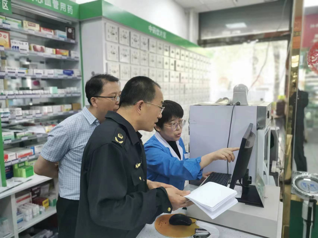 甘肃省天水市市场监管局督查“两品一械”监管工作
