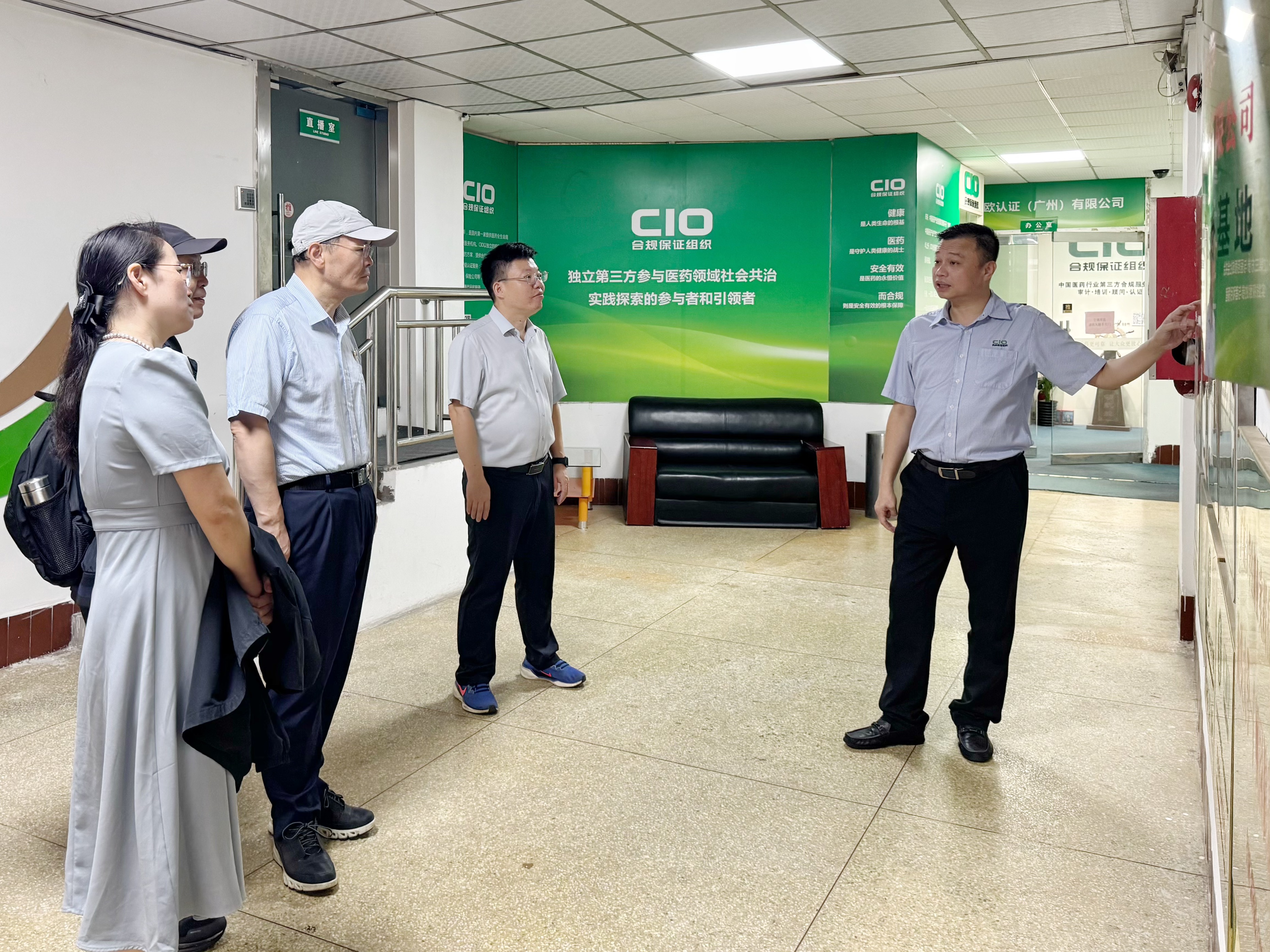 fe25948b-fcab-4d6f-a2f8-1ddc881e0ccc.jpg